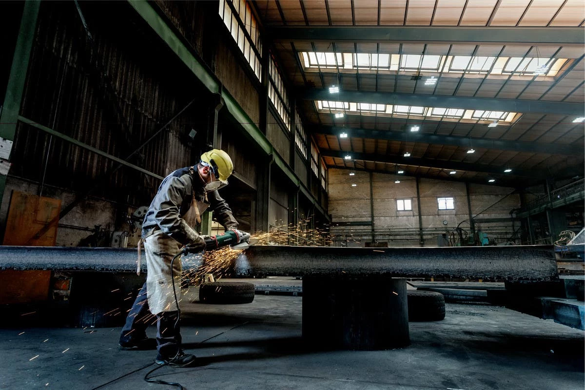 Metabo 9" Angle Grinder w/Non-Lock Trigger 606486420 4 Metabo 9" Angle Grinder w/Non-Lock Trigger 606486420 - Image 4